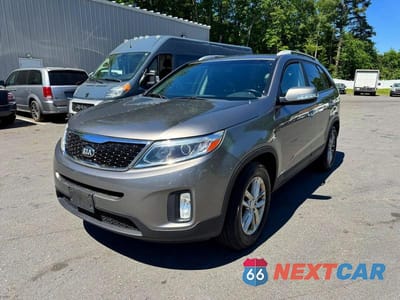 2015 KIA SORENTO LX 5XYKTCA67FG652623 - główne zdjęcie licytacji z USA - miniatura