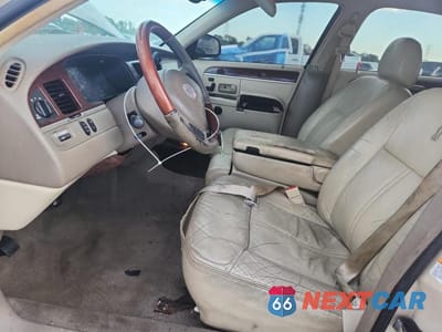 Zdjęcie 7 z 12 samochodu: 2003 LINCOLN TOWN CAR CARTIER VIN:1LNHM83W43Y643197 - miniatura