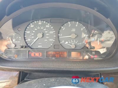 Zdjęcie 9 z 12 samochodu: 2004 BMW 325 VIN:WBABW33424PL25069 - miniatura