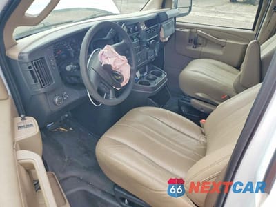 Zdjęcie 8 z 13 samochodu: 2025 CHEVROLET EXPRESS G2500 VIN:1GCWGAFP7S1115644 - miniatura