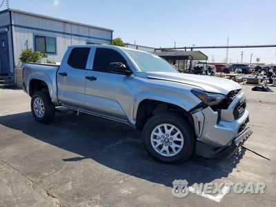 Czwarte zdjęcie samochodu z boku: 2025 TOYOTA TACOMA SR VIN:3TYKD5HN8ST028093 - miniatura