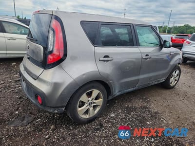 Trzecie zdjęcie samochodu z tyłu: 2018 KIA SOUL BASE VIN:KNDJN2A21J7572902 - miniatura