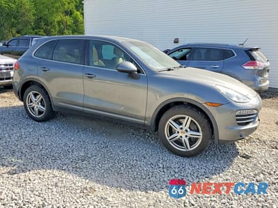 Czwarte zdjęcie samochodu z boku: 2014 PORSCHE CAYENNE BASE VIN:WP1AA2A27ELA94704 - miniatura