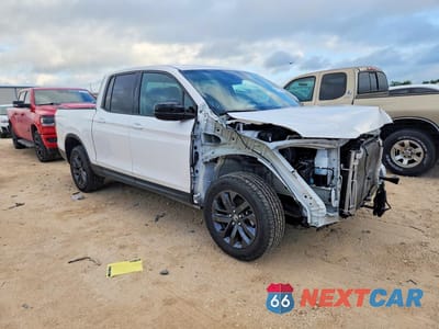 Czwarte zdjęcie samochodu z boku: 2025 HONDA RIDGELINE SPORT VIN:5FPYK3F18SB032043 - miniatura