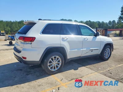 Trzecie zdjęcie samochodu z tyłu: 2021 JEEP GRAND CHEROKEE LAREDO VIN:1C4RJEAG8MC784302 - miniatura