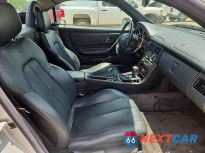 Zdjęcie 10 z 12 samochodu: 1999 MERCEDES-BENZ SLK 230 KOMPRESSOR VIN:WDBKK47F2XF097342 - miniatura