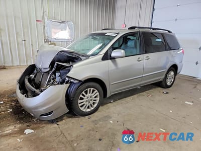 2010 TOYOTA SIENNA XLE 5TDDK4CCXAS033790 - główne zdjęcie licytacji z USA - miniatura