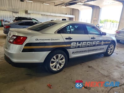 Trzecie zdjęcie samochodu z tyłu: 2019 FORD TAURUS POLICE INTERCEPTOR VIN:1FAHP2MK0KG113775 - miniatura