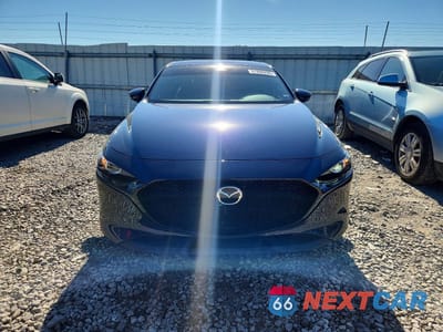 Piąte zdjęcie samochodu w środku: 2024 MAZDA 3 PREFERRED VIN:JM1BPALM2R1716527 - miniatura
