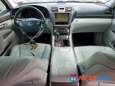 Zdjęcie 8 z 12 samochodu: 2010 LEXUS LS 460 VIN:JTHCL5EF4A5007356 - miniatura