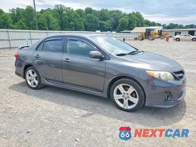Czwarte zdjęcie samochodu z boku: 2013 TOYOTA COROLLA S VIN:2T1BU4EEXDC008045 - miniatura