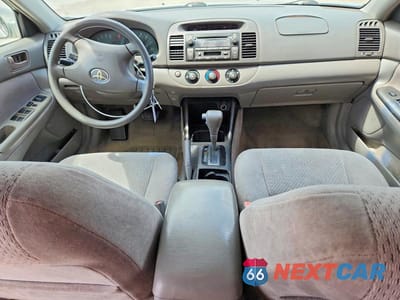 Zdjęcie 8 z 12 samochodu: 2002 TOYOTA CAMRY LE VIN:4T1BE32K52U029284 - miniatura