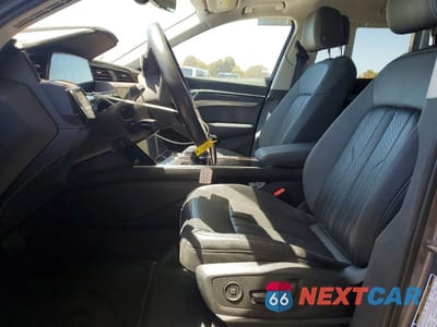 Zdjęcie 7 z 13 samochodu: 2019 AUDI E-TRON PREMIUM PLUS VIN:WA1LAAGE4KB005916 - miniatura