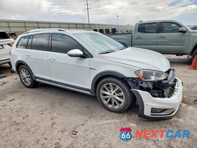 Czwarte zdjęcie samochodu z boku: 2017 VOLKSWAGEN GOLF ALLTRACK S VIN:3VWH17AU2HM512679 - miniatura