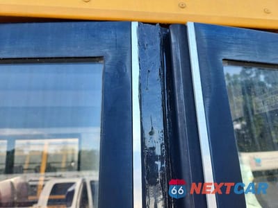 Zdjęcie 9 z 10 samochodu: 2010 THOMAS MINOTOUR G3500 - SCHOOL BUS VIN:1GB6G3AG9A1131303 - miniatura