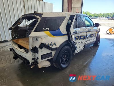 Trzecie zdjęcie samochodu z tyłu: 2020 FORD EXPLORER POLICE INTERCEPTOR VIN:1FM5K8AW3LGA95548 - miniatura