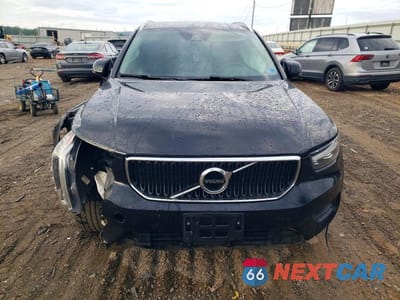 Piąte zdjęcie samochodu w środku: 2020 VOLVO XC40 T4 MOMENTUM VIN:YV4AC2HK1L2257543 - miniatura