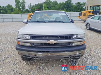 Piąte zdjęcie samochodu w środku: 2002 CHEVROLET SILVERADO K1500 VIN:1GCEK14T62Z151269 - miniatura