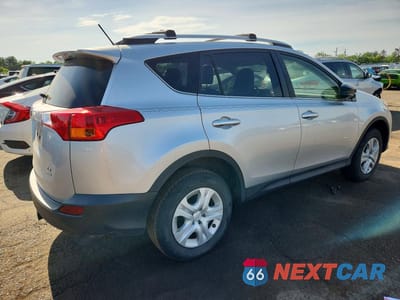 Trzecie zdjęcie samochodu z tyłu: 2015 TOYOTA RAV4 LE VIN:JTMBFREV0FD152393 - miniatura