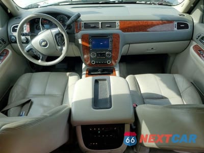 Zdjęcie 8 z 13 samochodu: 2008 CHEVROLET SUBURBAN K1500 LS VIN:3GNFK16398G193646 - miniatura