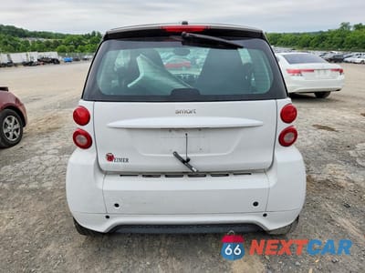 Zdjęcie 6 z 12 samochodu: 2015 SMART FORTWO PURE VIN:WMEEJ3BA7FK814218 - miniatura