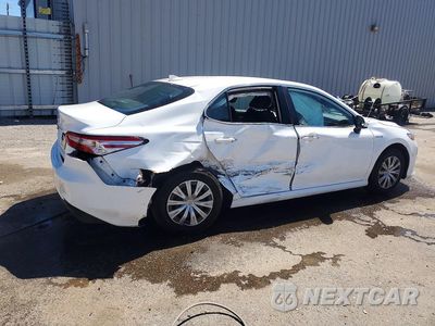 Trzecie zdjęcie samochodu z tyłu: 2020 TOYOTA CAMRY LE VIN:4T1C31AK0LU542203 - miniatura