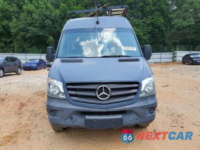 Piąte zdjęcie samochodu w środku: 2018 MERCEDES-BENZ SPRINTER 2500 VIN:WD3PE7CD2JP635182 - miniatura