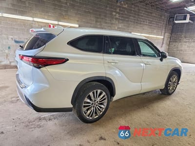 Trzecie zdjęcie samochodu z tyłu: 2023 TOYOTA HIGHLANDER PLATINUM VIN:5TDKDRAH0PS043542 - miniatura