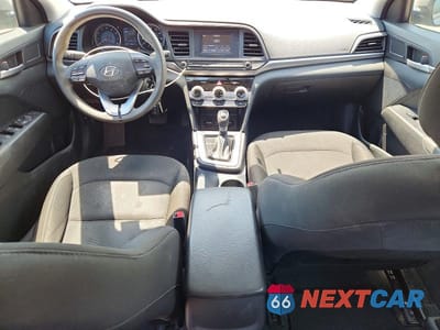 Zdjęcie 8 z 12 samochodu: 2019 HYUNDAI ELANTRA SE VIN:5NPD74LF4KH435338 - miniatura