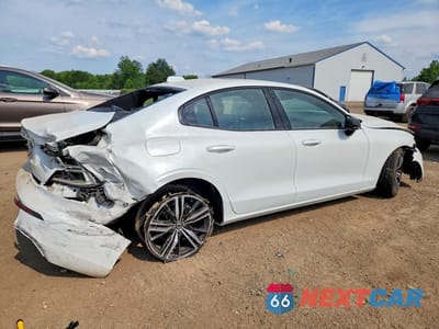 Trzecie zdjęcie samochodu z tyłu: 2021 VOLVO S60 T5 R-DESIGN VIN:7JR102TM1MG108558 - miniatura