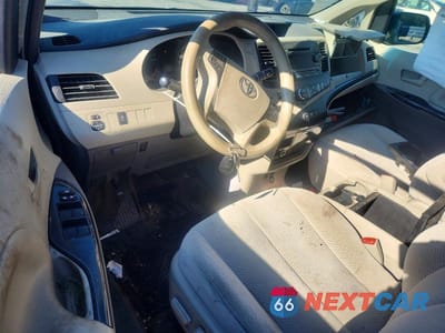 Zdjęcie 8 z 13 samochodu: 2013 TOYOTA SIENNA LE VIN:5TDKK3DC4DS397630 - miniatura