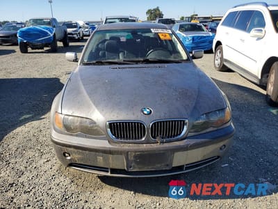 Piąte zdjęcie samochodu w środku: 2005 BMW 330 XI VIN:WBAEW53435PN37117 - miniatura