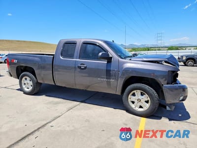 Czwarte zdjęcie samochodu z boku: 2011 CHEVROLET SILVERADO K1500 LTZ VIN:1GCRKTE33BZ123666 - miniatura