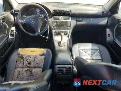 Zdjęcie 8 z 12 samochodu: 2005 MERCEDES-BENZ C 230K SPORT SEDAN VIN:WDBRF40J95F709860 - miniatura