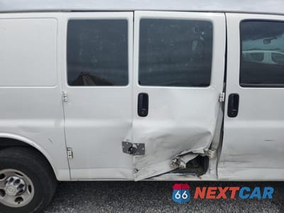 Zdjęcie 11 z 13 samochodu: 2017 CHEVROLET EXPRESS G2500 VIN:1GCWGAFF5H1310075 - miniatura