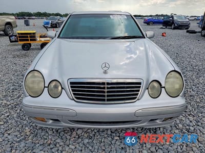 Piąte zdjęcie samochodu w środku: 2002 MERCEDES-BENZ E 430 VIN:WDBJF70J52B414272 - miniatura