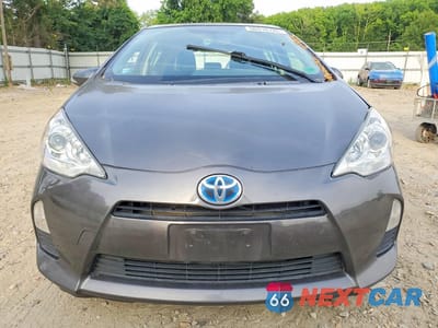 Piąte zdjęcie samochodu w środku: 2014 TOYOTA PRIUS C THREE VIN:JTDKDTB32E1565177 - miniatura