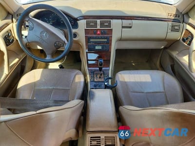 Zdjęcie 8 z 12 samochodu: 2001 MERCEDES-BENZ E 320 VIN:WDBJF65J01B357304 - miniatura