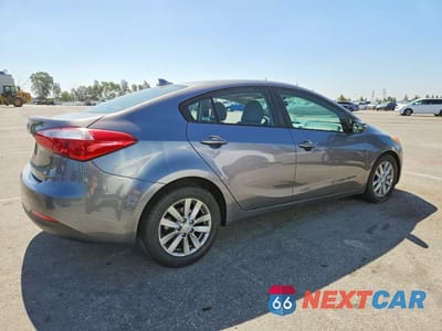 Trzecie zdjęcie samochodu z tyłu: 2016 KIA FORTE LX VIN:KNAFX4A6XG5443783 - miniatura