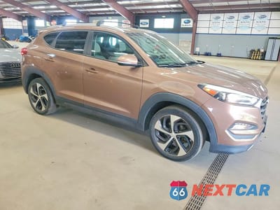 Czwarte zdjęcie samochodu z boku: 2016 HYUNDAI TUCSON VIN:KM8J3CA25GU111008 - miniatura