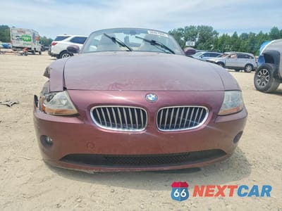Piąte zdjęcie samochodu w środku: 2004 BMW Z4 3.0 VIN:4USBT53404LU06189 - miniatura