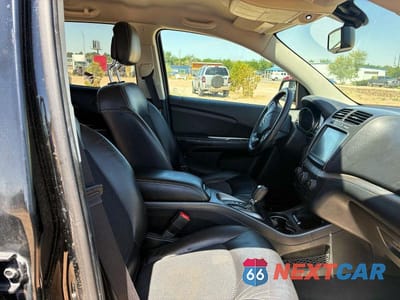 Piąte zdjęcie samochodu w środku: 2017 DODGE JOURNEY CROSSROAD VIN:3C4PDDGG4HT553469 - miniatura