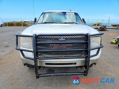 Piąte zdjęcie samochodu w środku: 2009 GMC SIERRA K2500 SLE VIN:1GTHK53659F133051 - miniatura