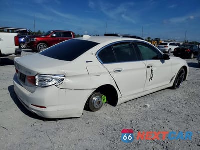 Trzecie zdjęcie samochodu z tyłu: 2018 BMW 530E VIN:WBAJA9C57JB252537 - miniatura
