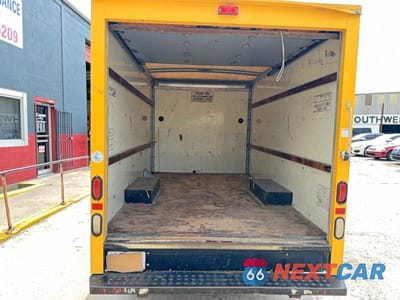 Zdjęcie 6 z 10 samochodu: 2004 GMC SAVANA CUTAWAY G3500 VIN:1GDGG31V141906479 - miniatura