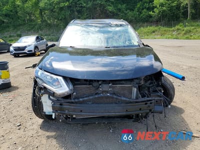 Piąte zdjęcie samochodu w środku: 2018 NISSAN ROGUE S VIN:KNMAT2MV7JP580577 - miniatura