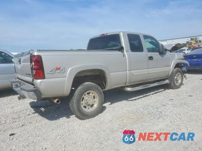 Trzecie zdjęcie samochodu z tyłu: 2005 CHEVROLET SILVERADO K2500 HEAVY DUTY VIN:1GCHK29U95E127418 - miniatura