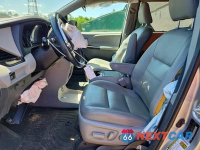 Zdjęcie 7 z 13 samochodu: 2019 TOYOTA SIENNA XLE 8-PASSENGER VIN:5TDYZ3DC0KS996799 - miniatura