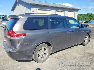 Trzecie zdjęcie samochodu z tyłu: 2011 TOYOTA SIENNA LE VIN:5TDKK3DC3BS106810 - miniatura