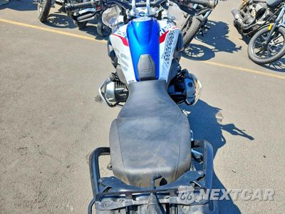 Zdjęcie 6 z 10 samochodu: 2019 BMW R 1250 GS VIN:WB10J9303KZH99204 - miniatura